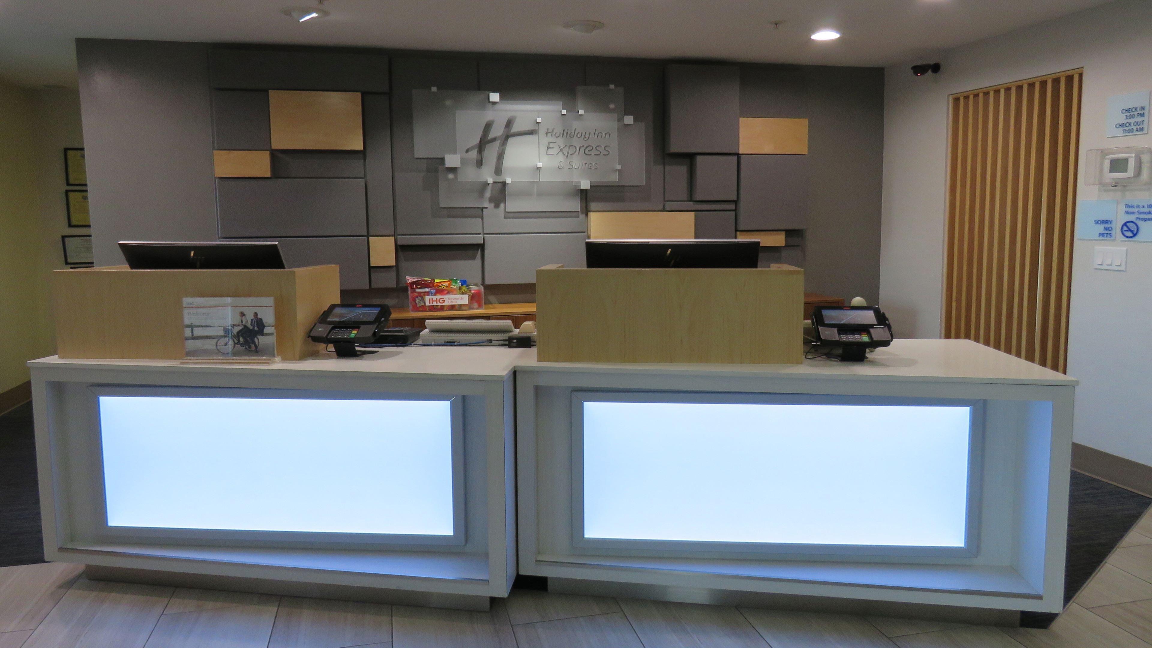 Holiday Inn Express Hotels & Suites Burlington By Ihg Exterior foto
