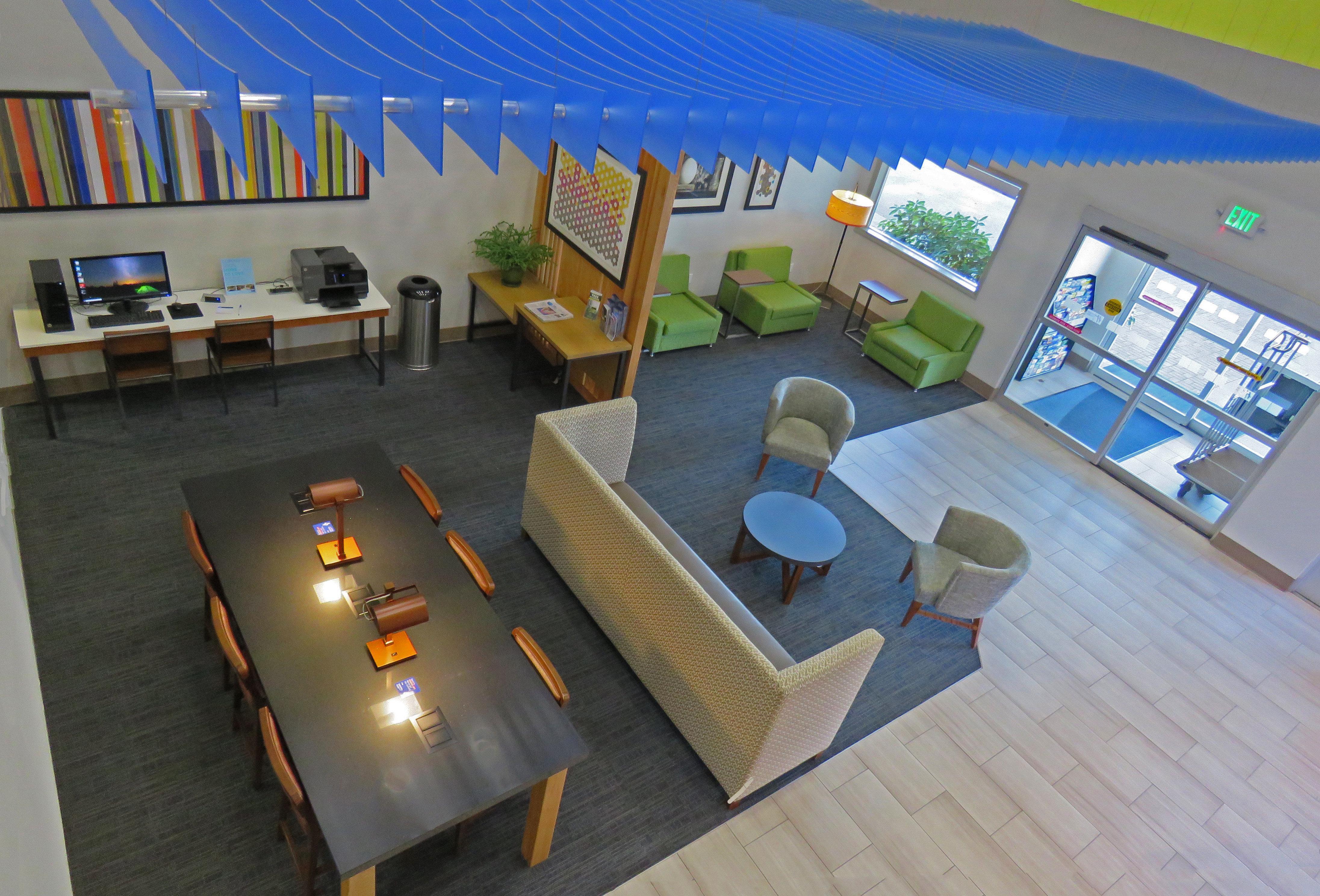 Holiday Inn Express Hotels & Suites Burlington By Ihg Exterior foto