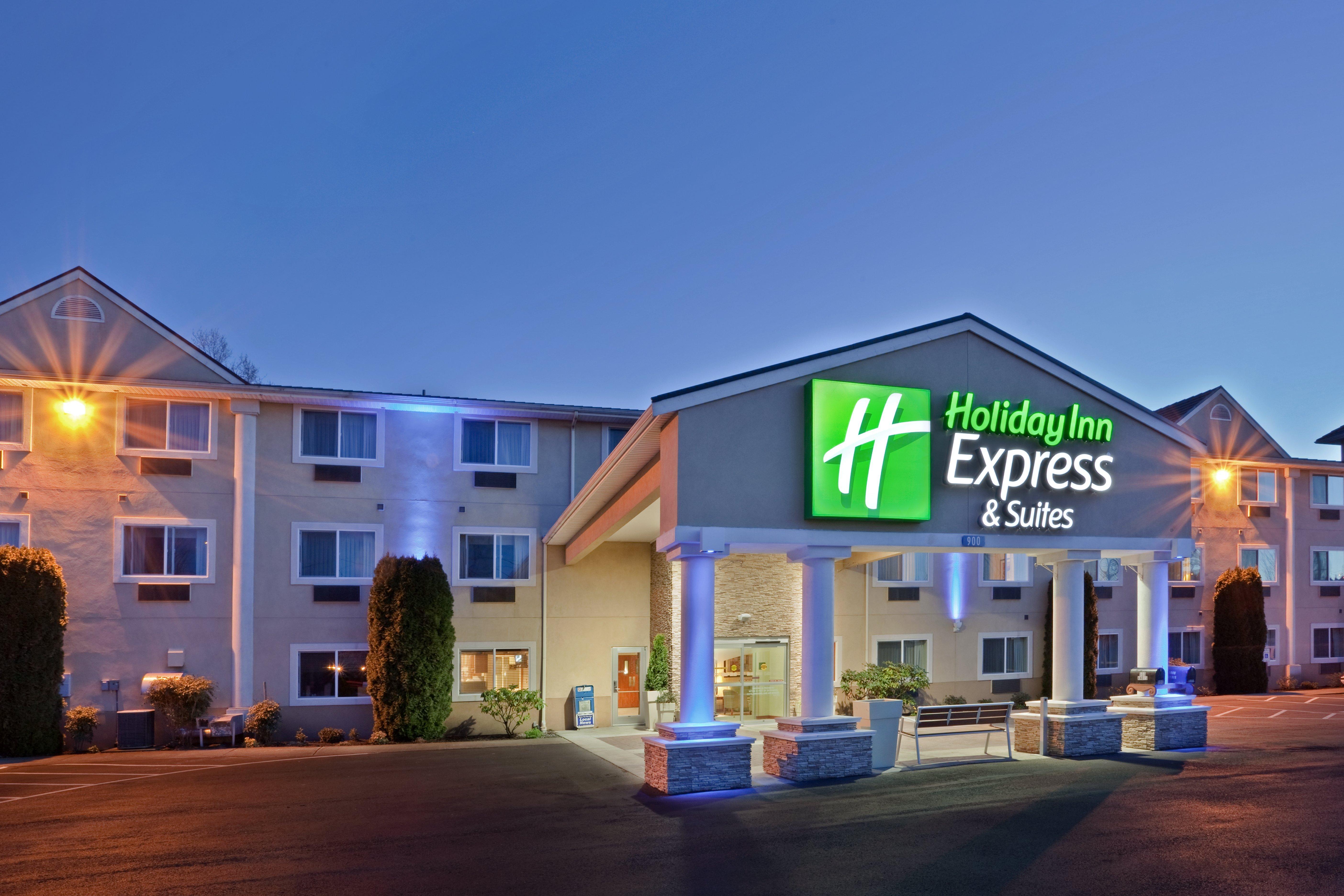 Holiday Inn Express Hotels & Suites Burlington By Ihg Exterior foto