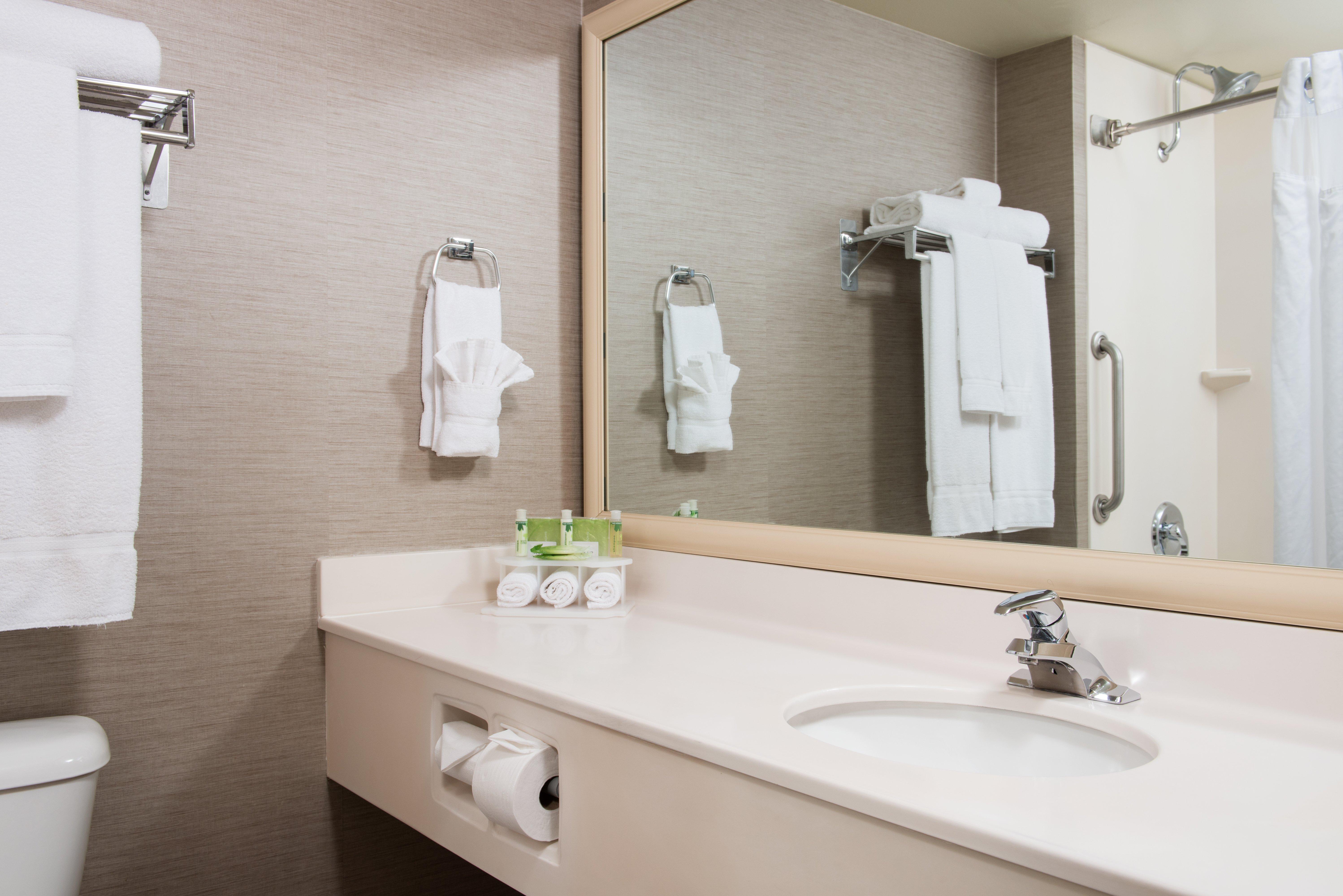 Holiday Inn Express Hotels & Suites Burlington By Ihg Exterior foto