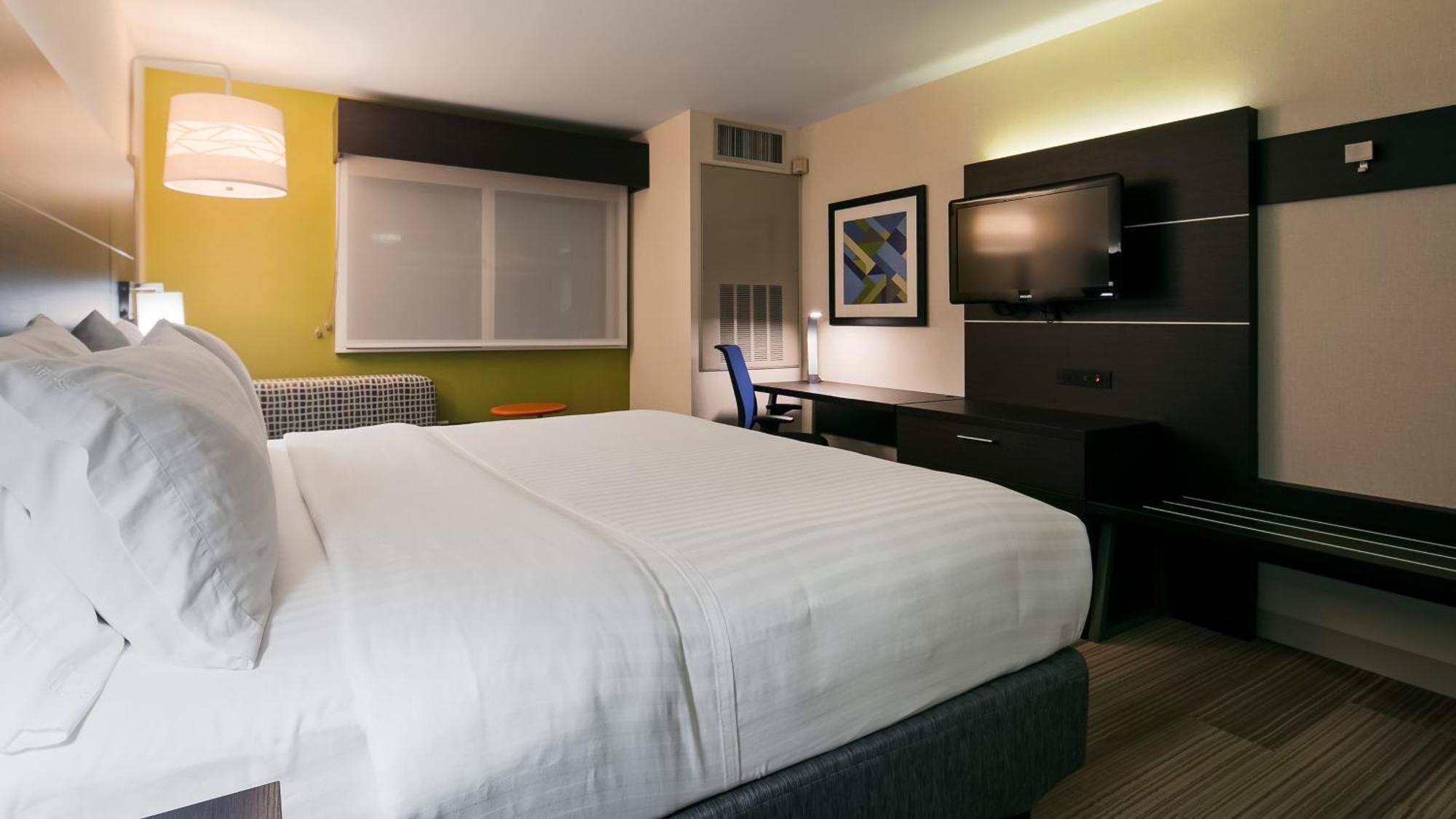 Holiday Inn Express Hotels & Suites Burlington By Ihg Exterior foto