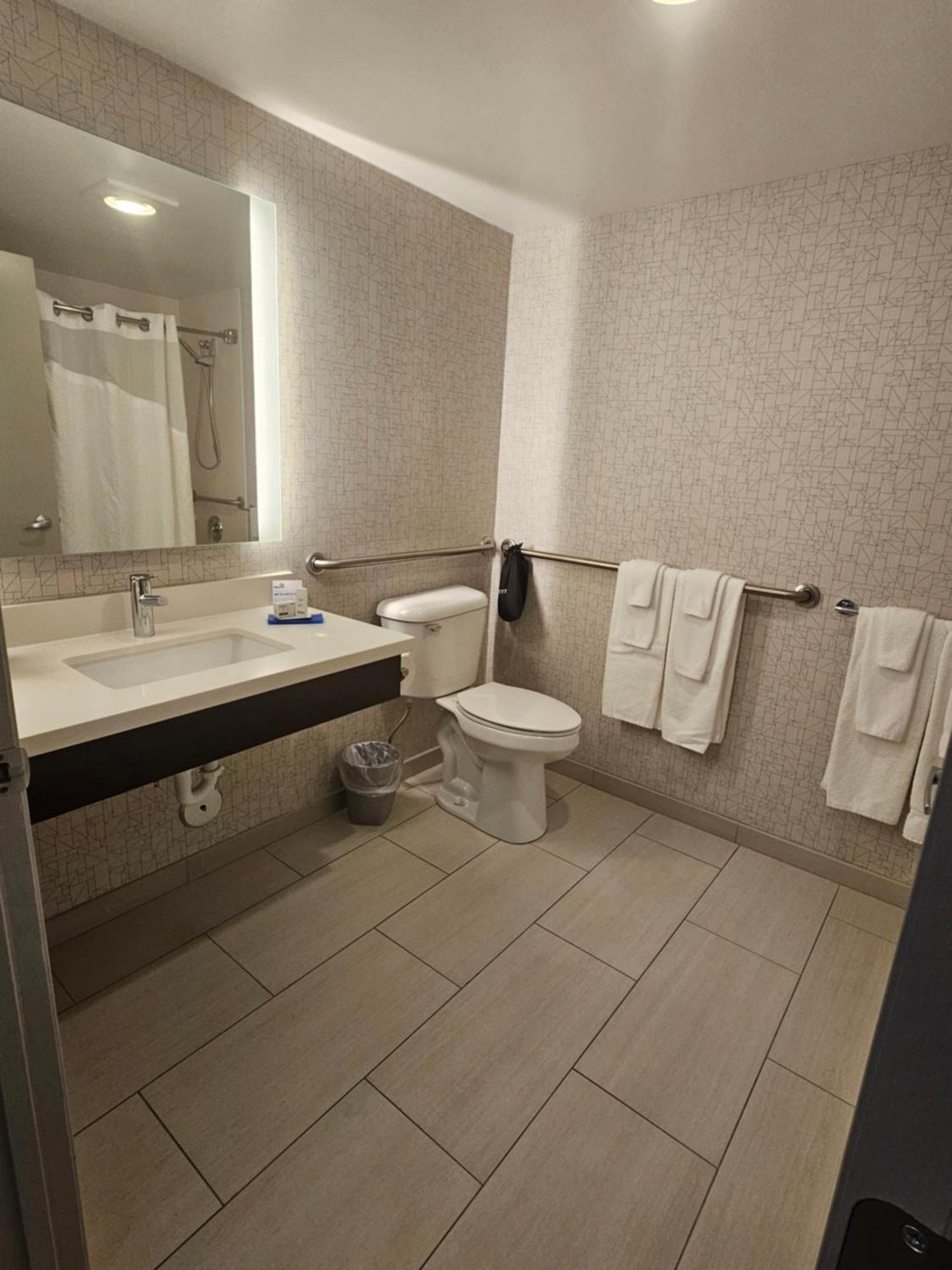 Holiday Inn Express Hotels & Suites Burlington By Ihg Exterior foto