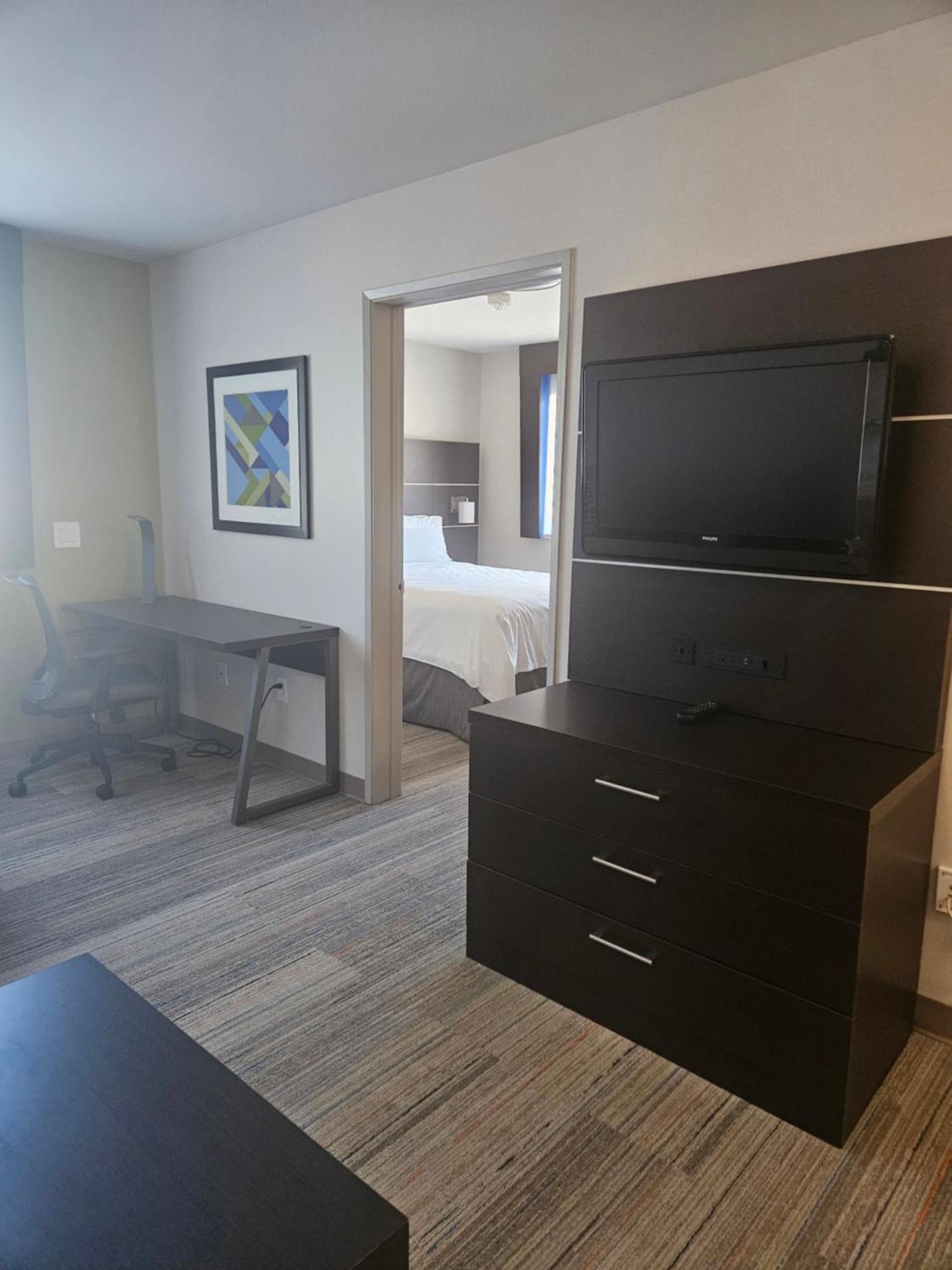 Holiday Inn Express Hotels & Suites Burlington By Ihg Exterior foto