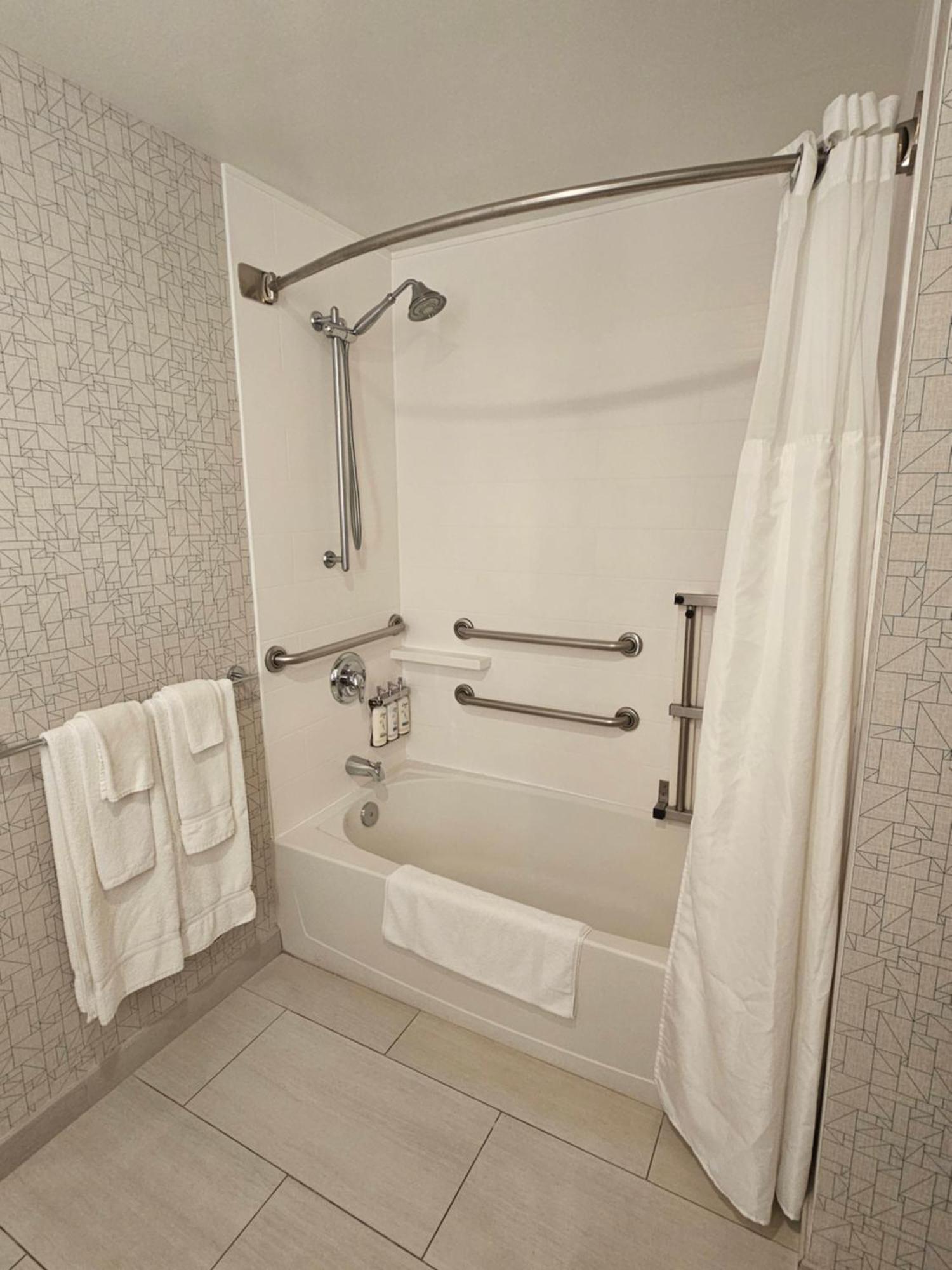 Holiday Inn Express Hotels & Suites Burlington By Ihg Exterior foto