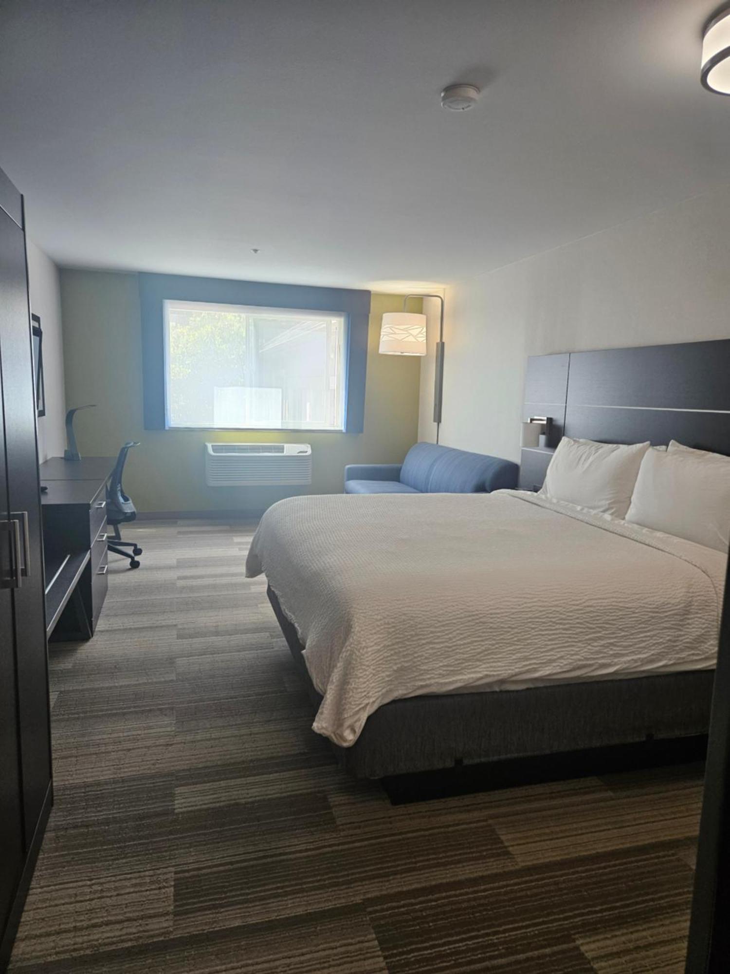 Holiday Inn Express Hotels & Suites Burlington By Ihg Exterior foto