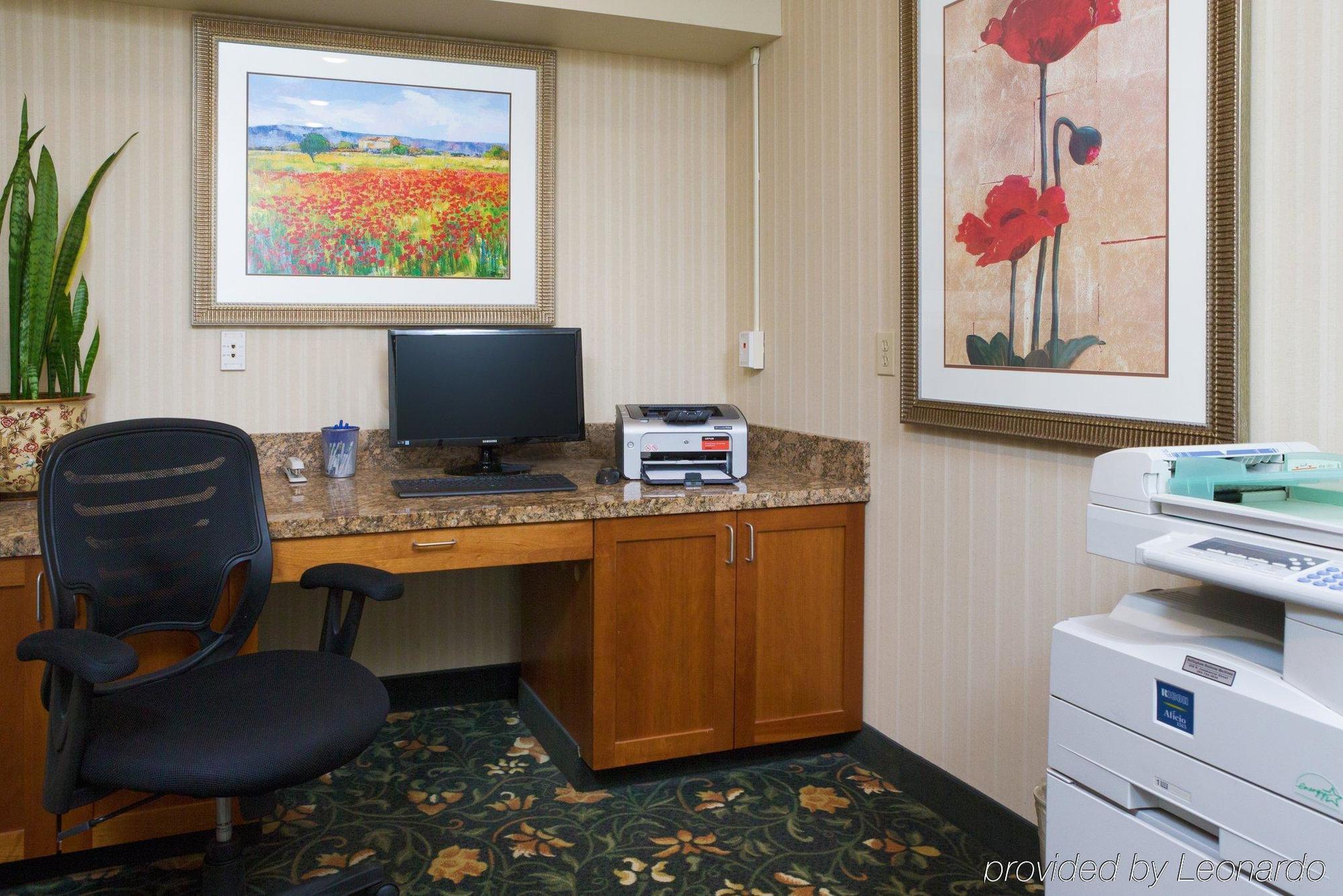 Holiday Inn Express Hotels & Suites Burlington By Ihg Exterior foto