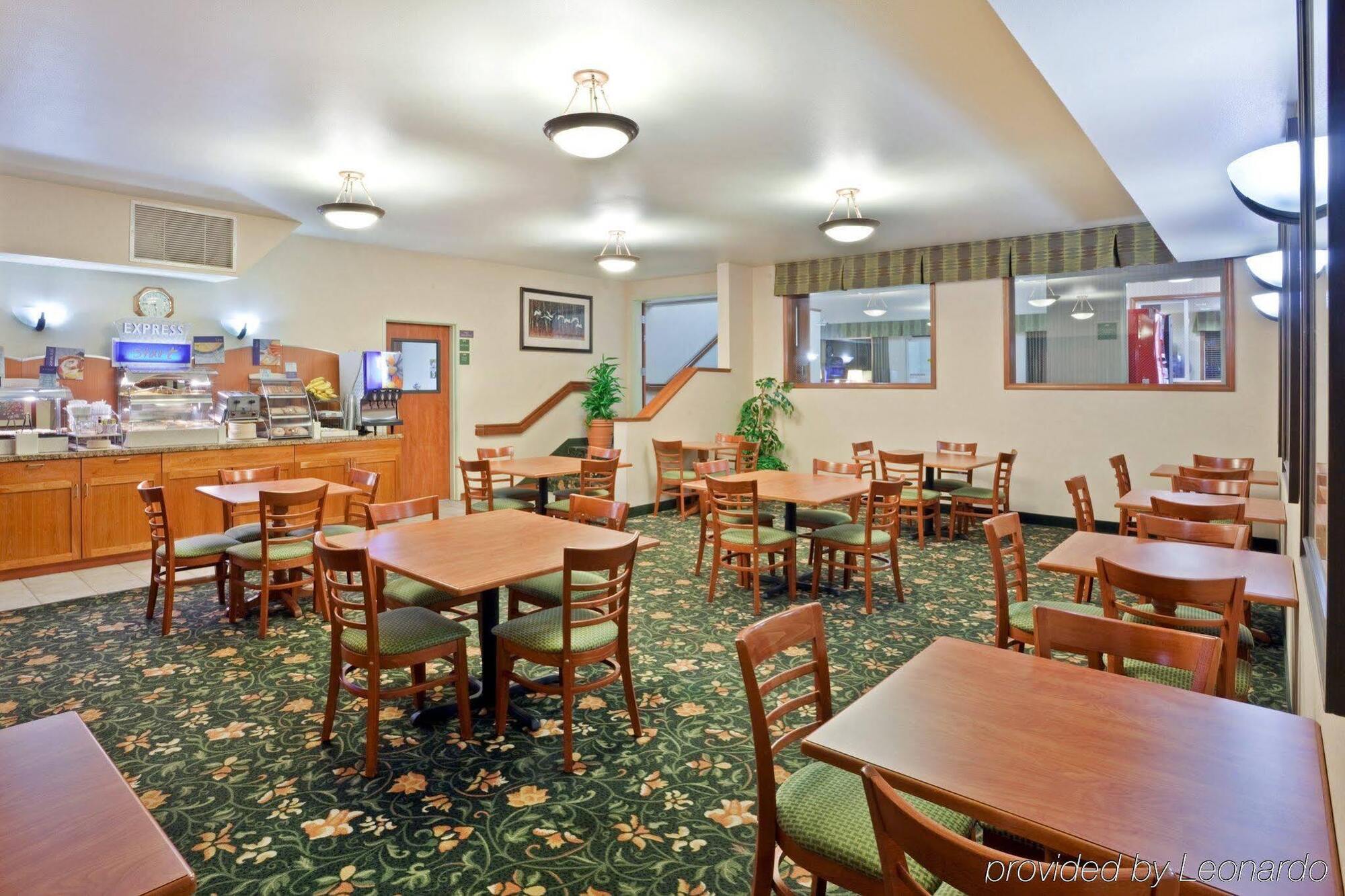 Holiday Inn Express Hotels & Suites Burlington By Ihg Exterior foto