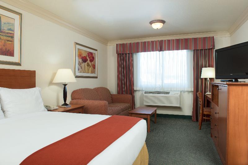 Holiday Inn Express Hotels & Suites Burlington By Ihg Exterior foto